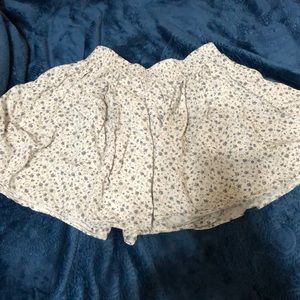 Brandy Melville floral skirt 🌸